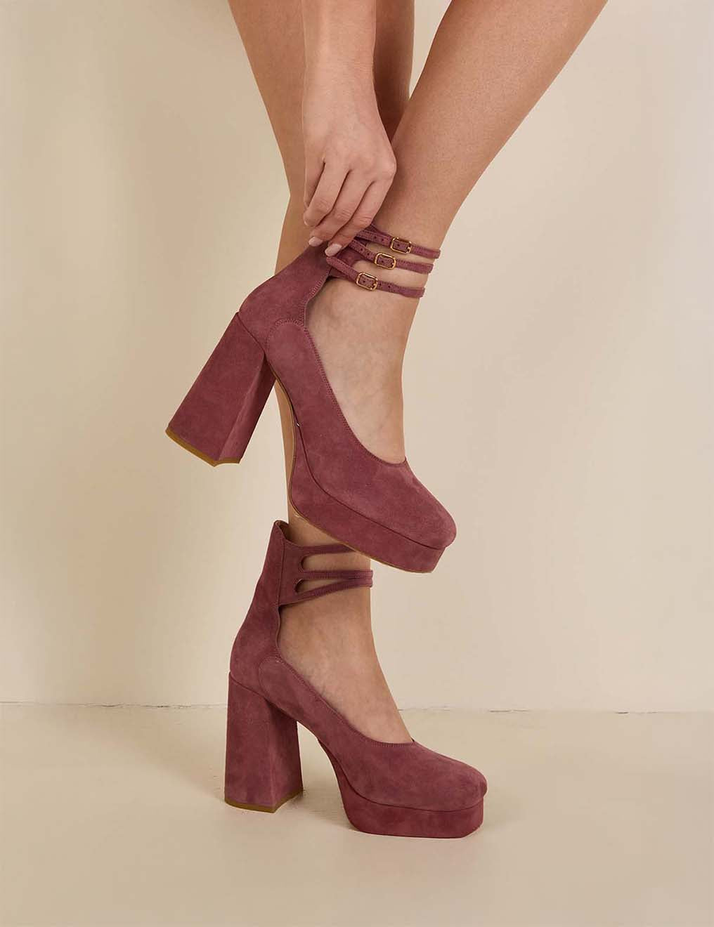 נעלי עקב Loti פלטפורמה זמש