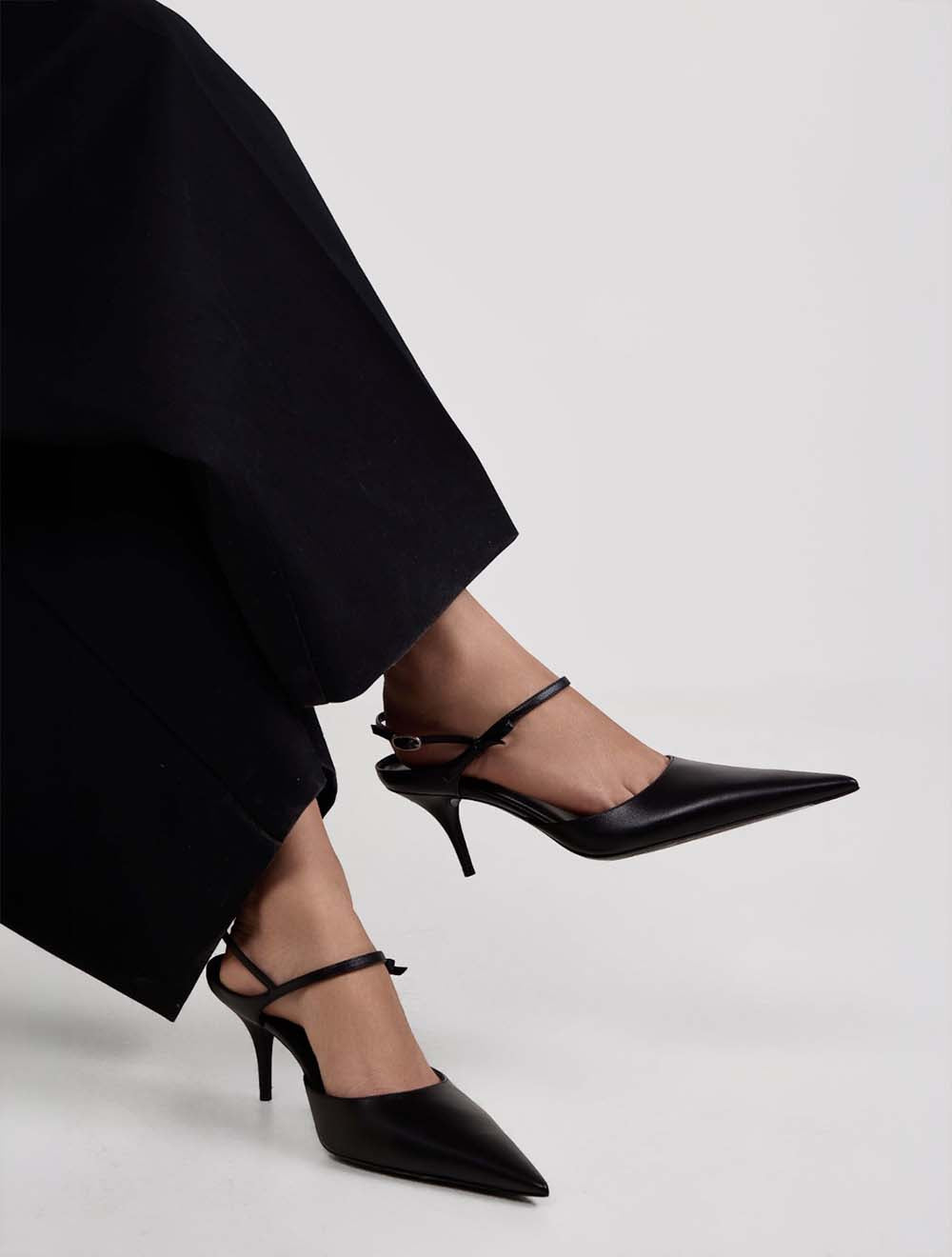 Avenue פפיון עור Slingback