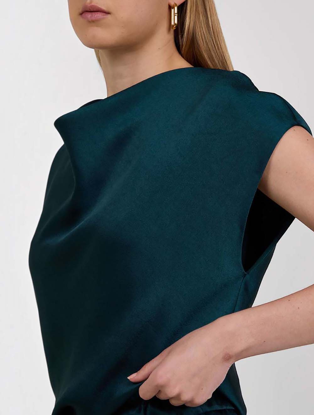 שמלת מקסי נשפך סטן Cowl-Neck