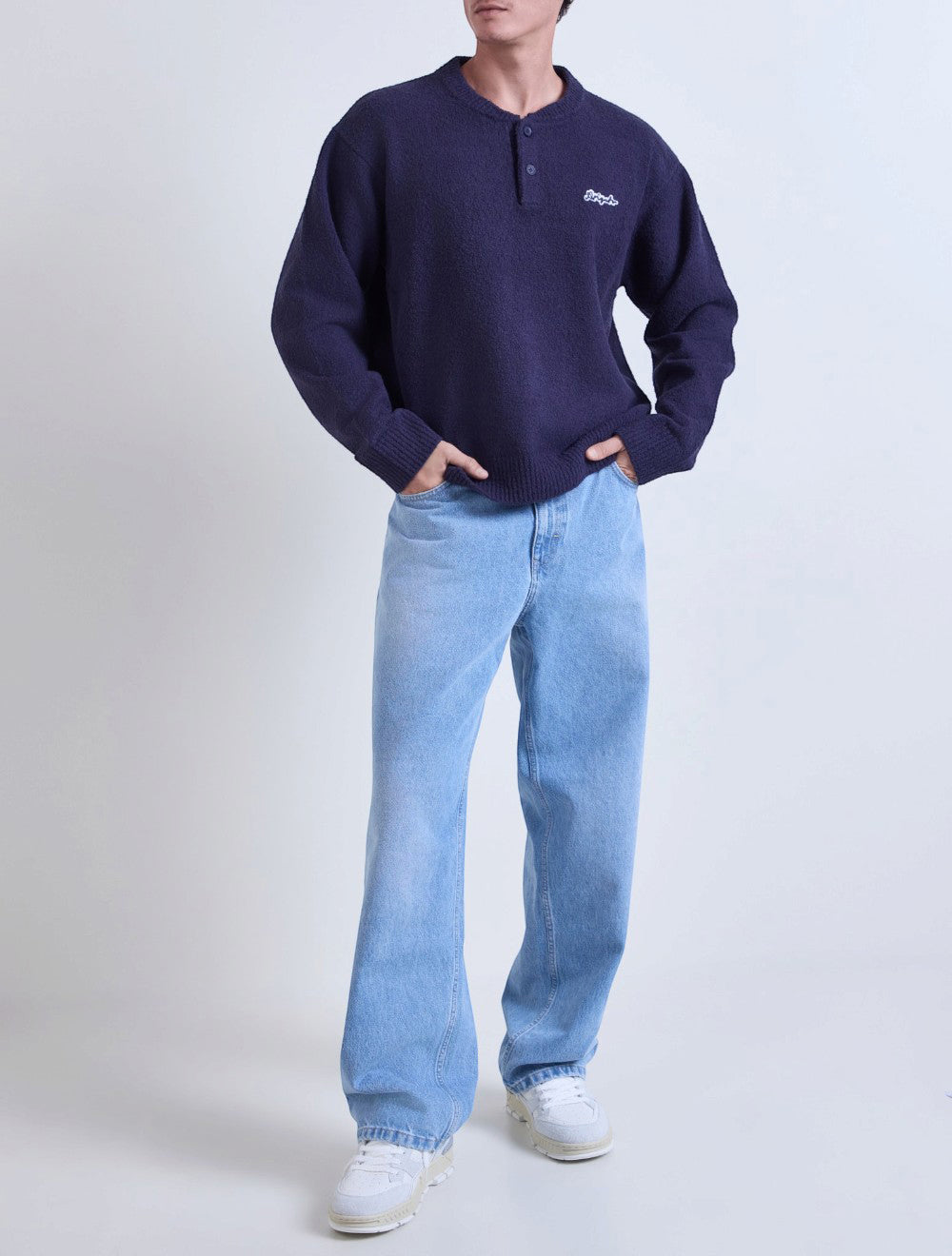סווטשירט בגזרה משוחררת
