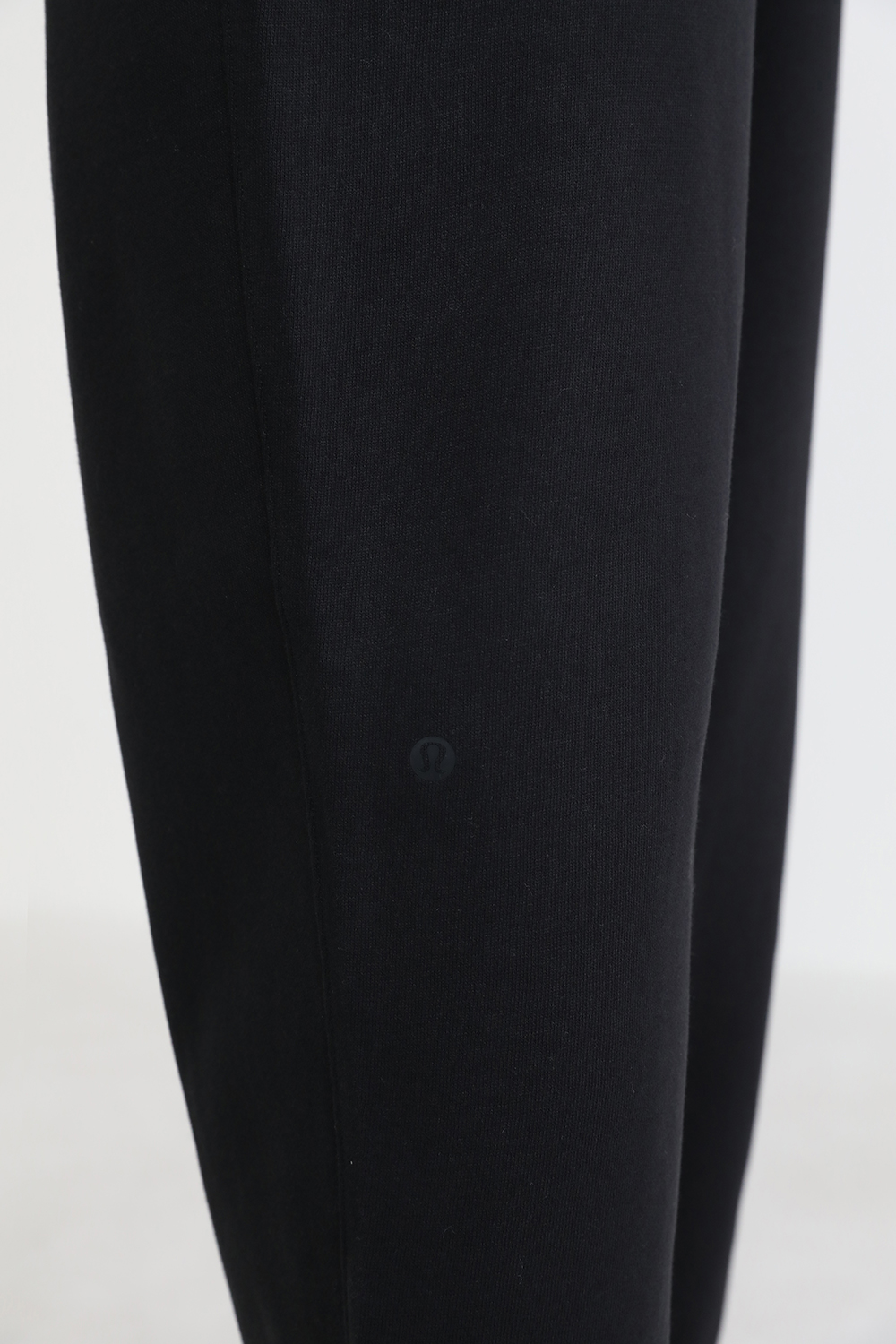 מכנסיים ארוכים בגזרת אוברסייז ליומיום