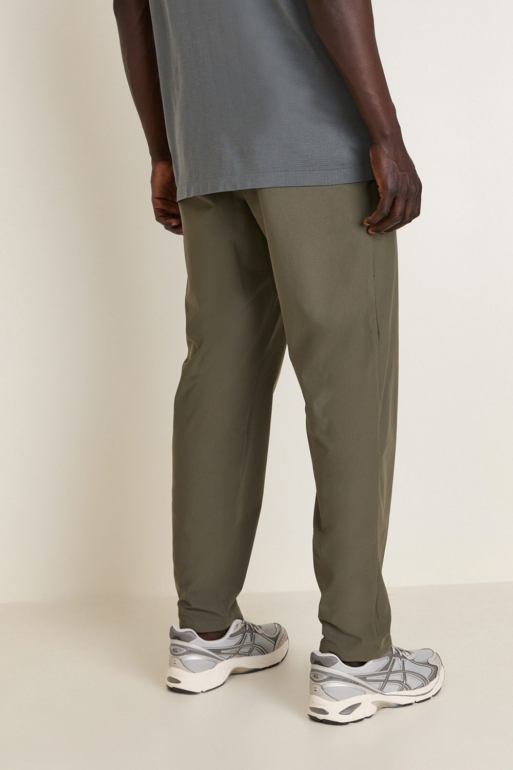 מכנסיים ארוכים בגזרת סלים