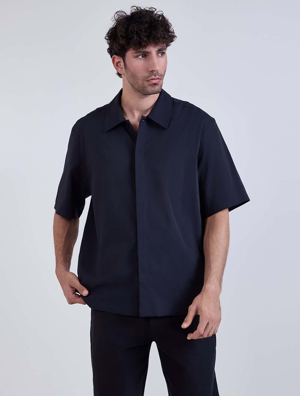 חולצה מכופתרת קצרה