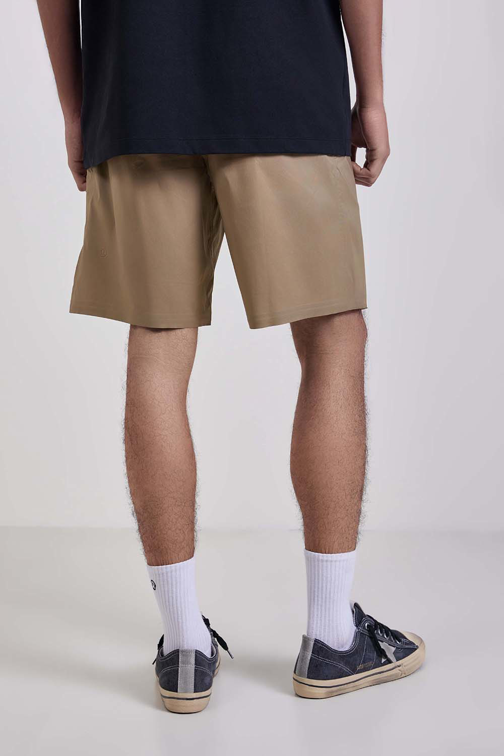 מכנסיים קצרים ארוג קפלים Relaxed Fit 8''
