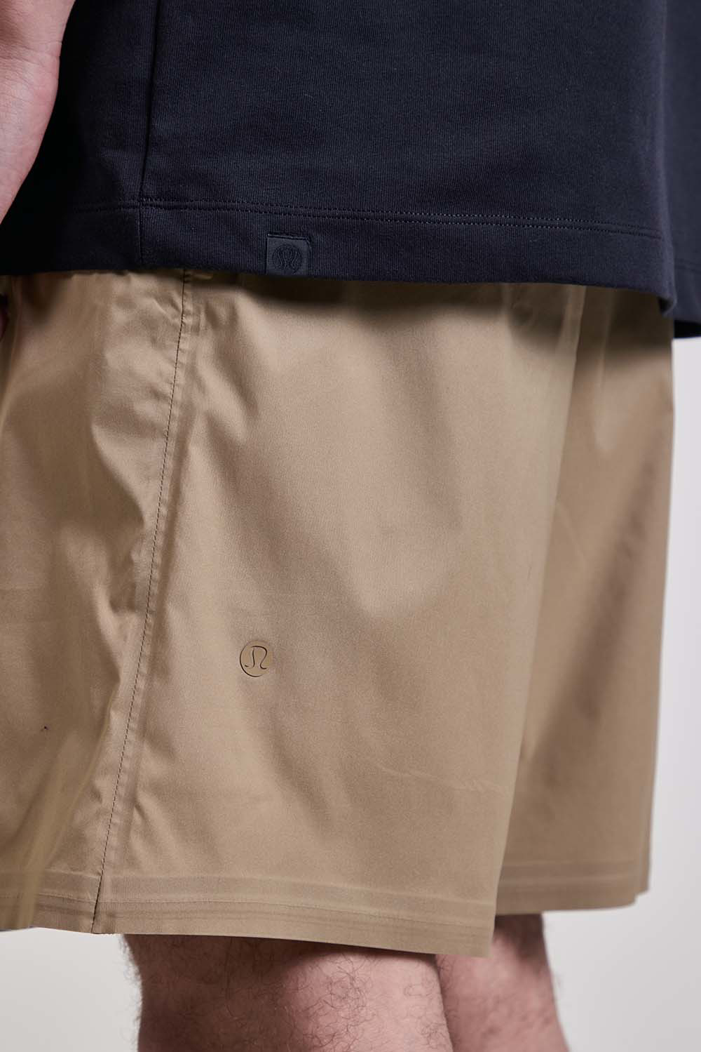 מכנסיים קצרים ארוג קפלים Relaxed Fit 8''