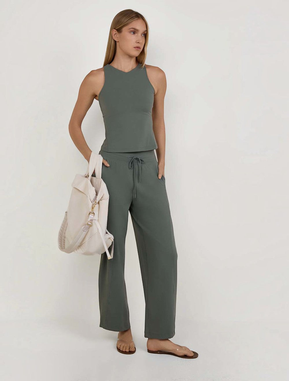 גופיית lululemon Align™ צווארון וי מיני