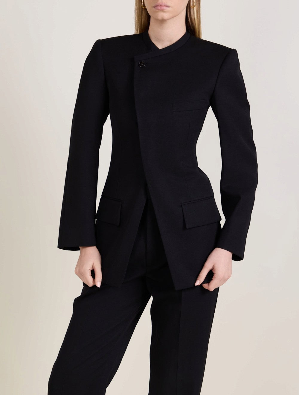 ז'קט צמר בגזרת סלים