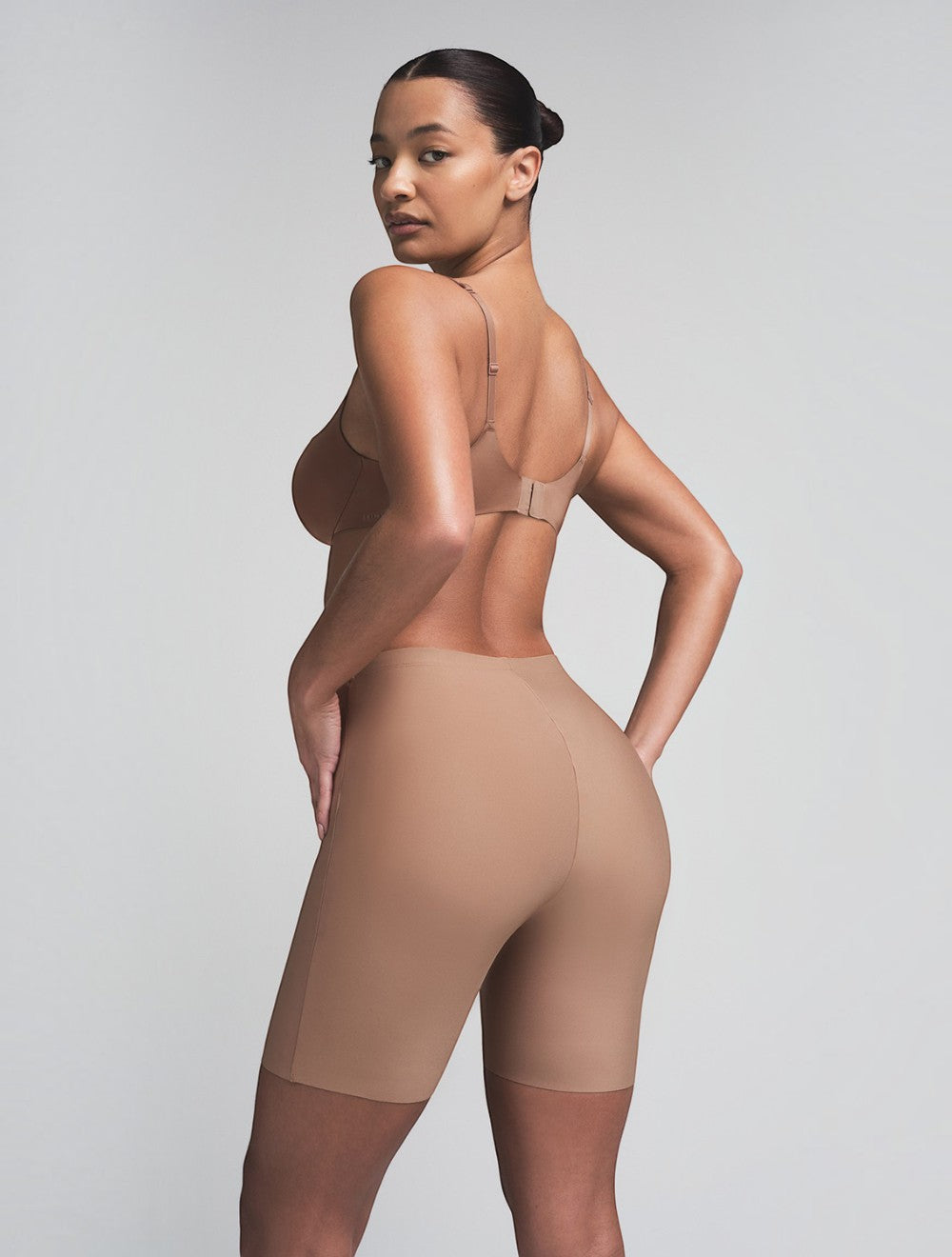 שורט מעצב לישבן סדרת SKIMS BODY