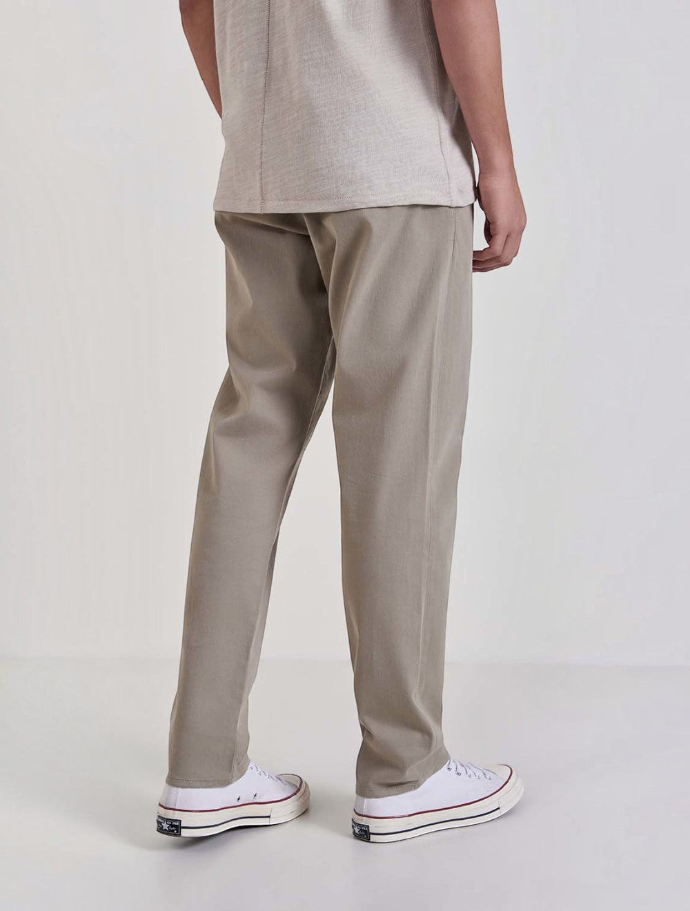 פיט 3 Athletic Chinos