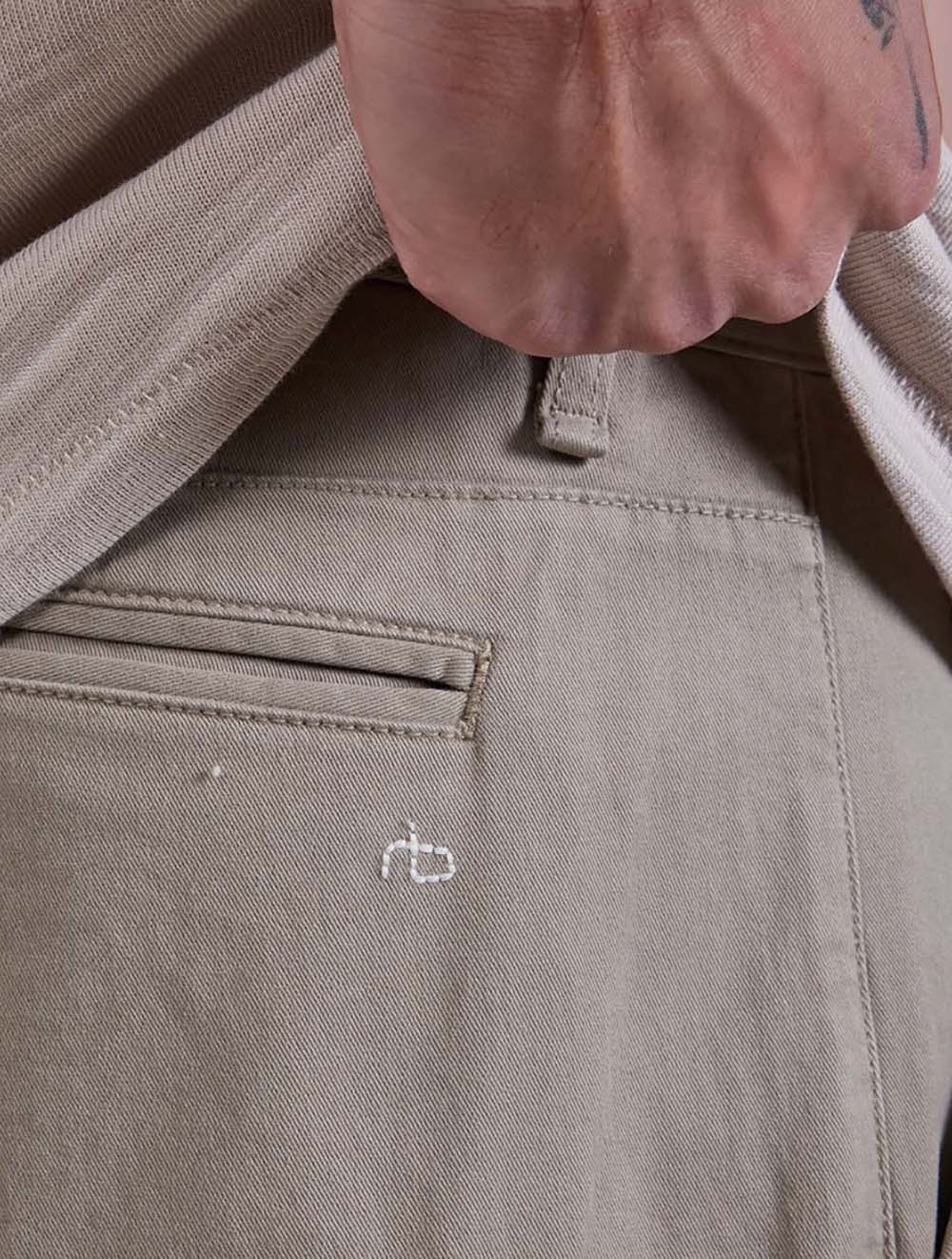 פיט 3 Athletic Chinos
