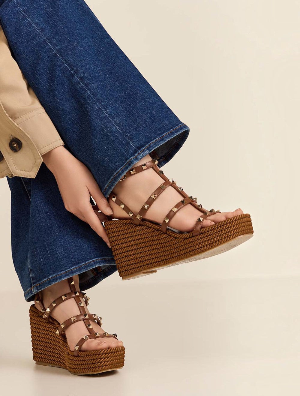 סנדלים Rockstud עור וודג'