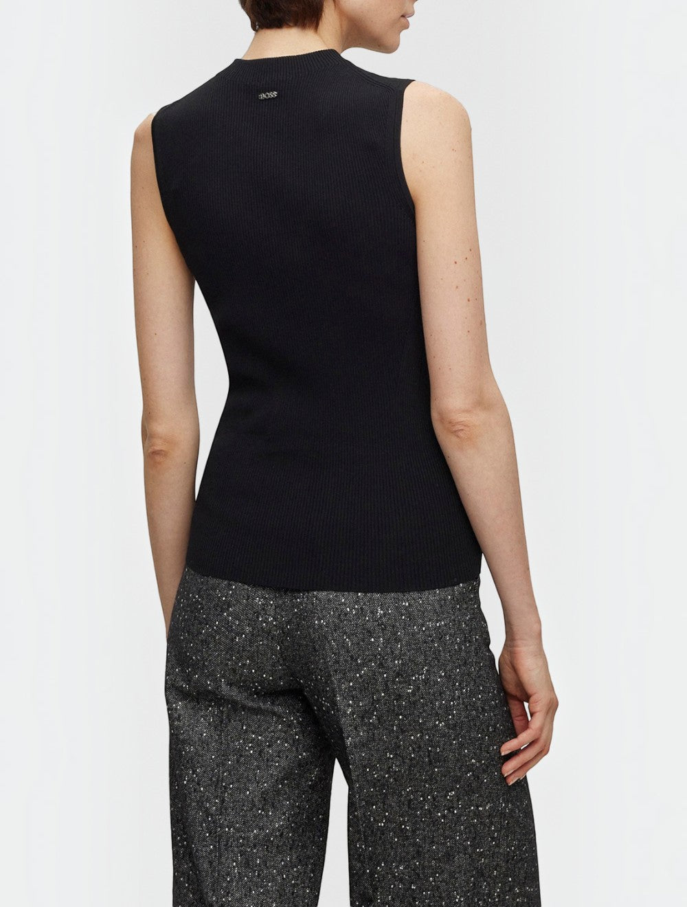 טופ ריב סרוג עם Mock Neckline