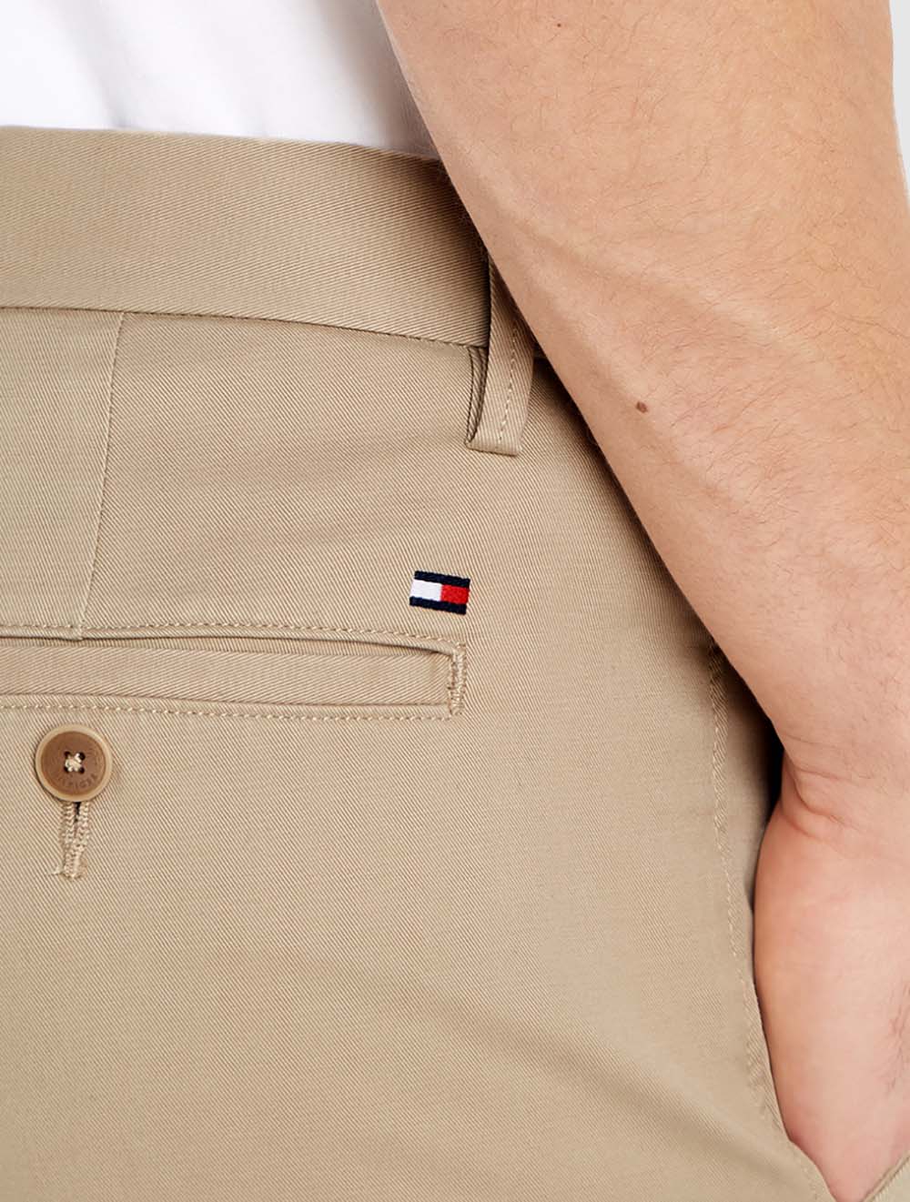 מכנסי צ'ינו צמודים בליקר