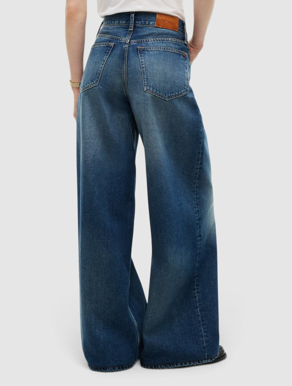 ג'ינס בגזרה גבוהה