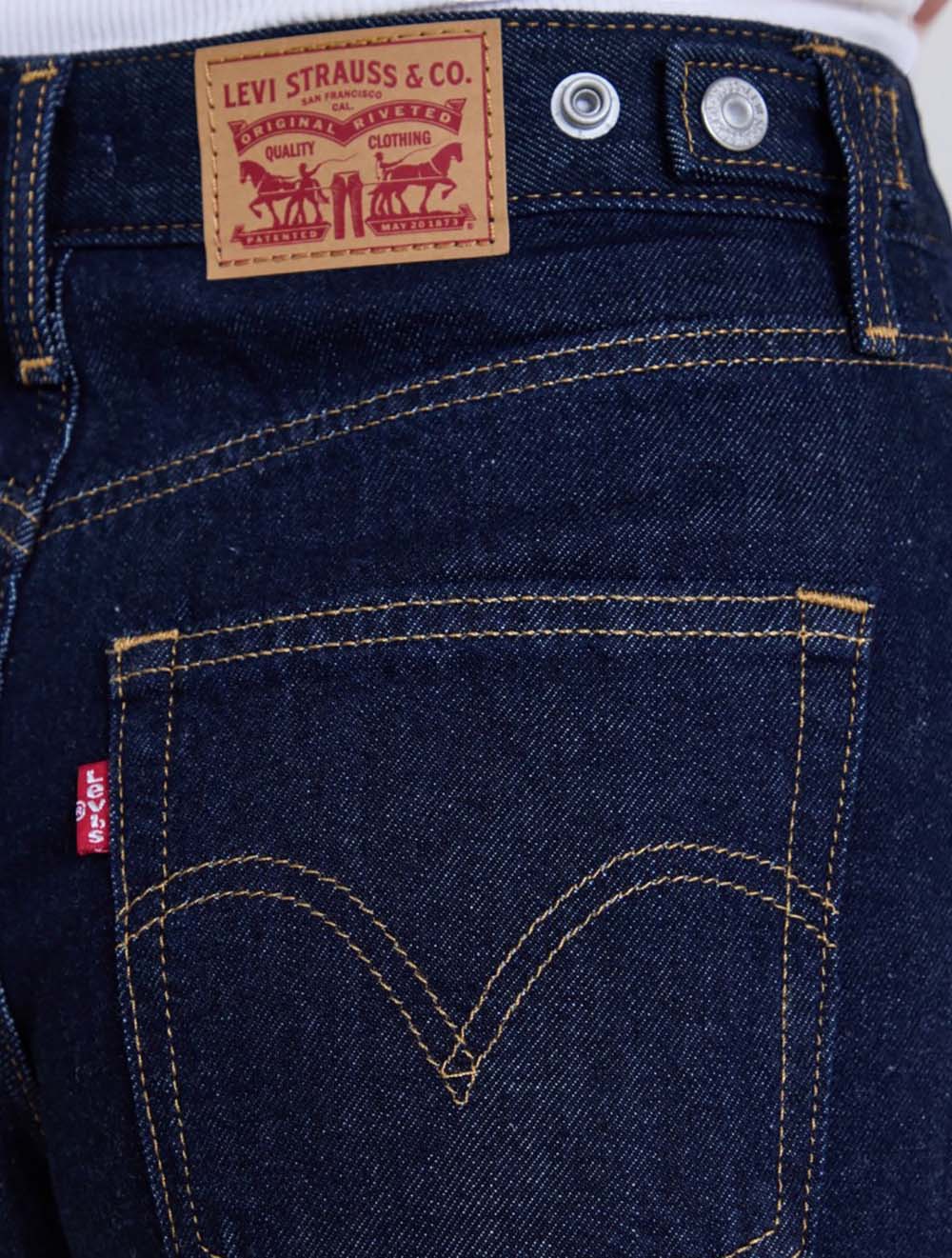 ג'ינס Cinch Barrel מותן גבוה מחודד Leg