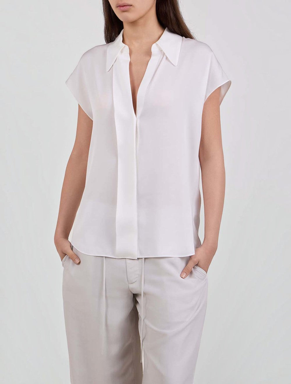 חולצה סטרץ' משי Hidden-Placket כובע מצחייה שרוול
