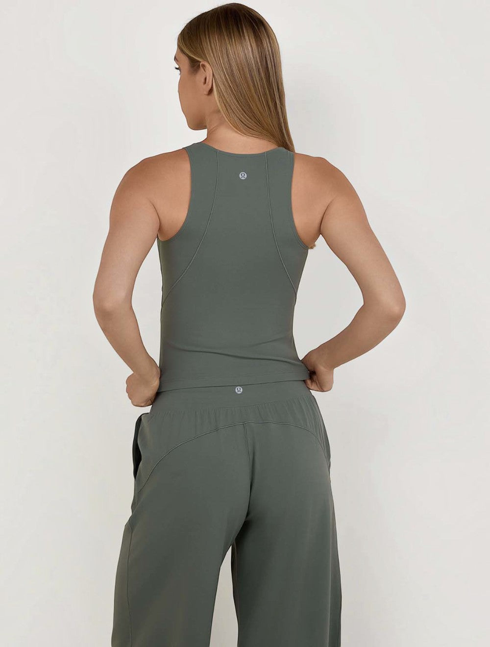 גופיית lululemon Align™ צווארון וי מיני