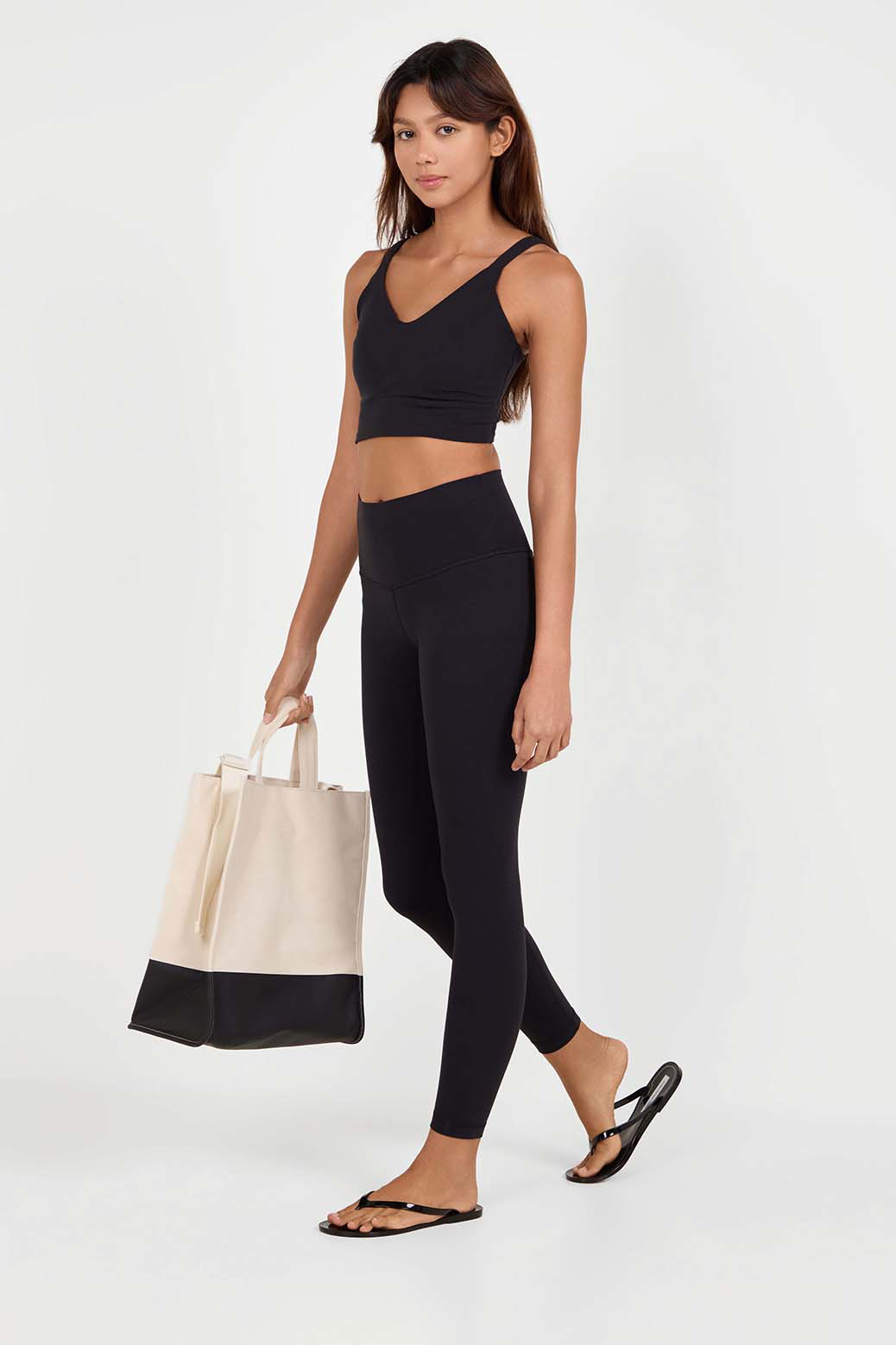 חזיית lululemon Focuser צווארון עגול עמוק תמיכה קלה Cup DDD–G