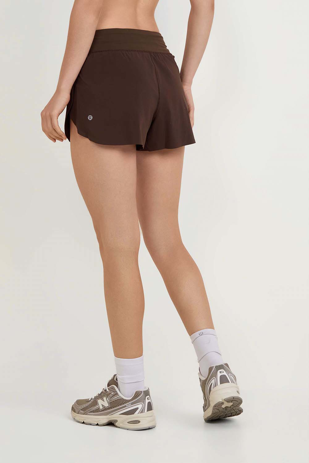 מכנסיים קצרים Fast and Free גזרה גבוהה שסע Classic Fit 3''