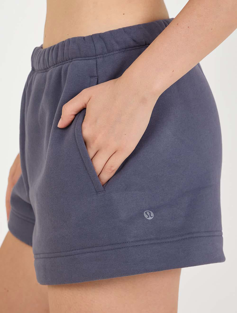 מכנסיים קצרים בגזרה משוחררת