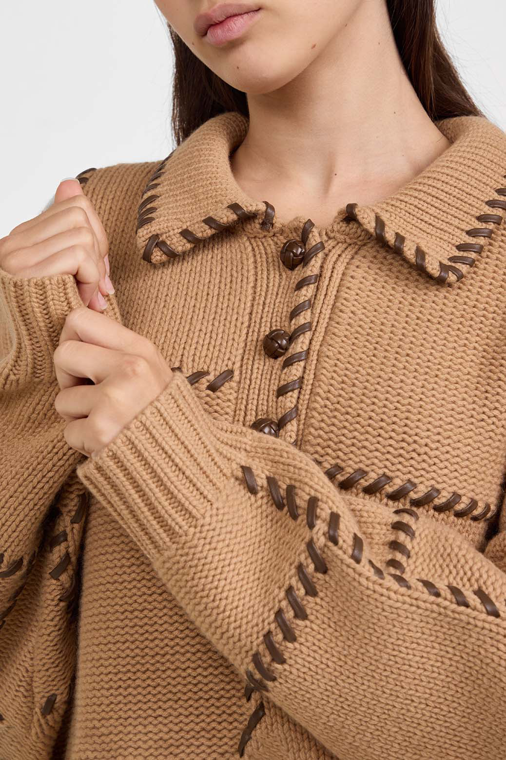 סוודר The Leather Stitch