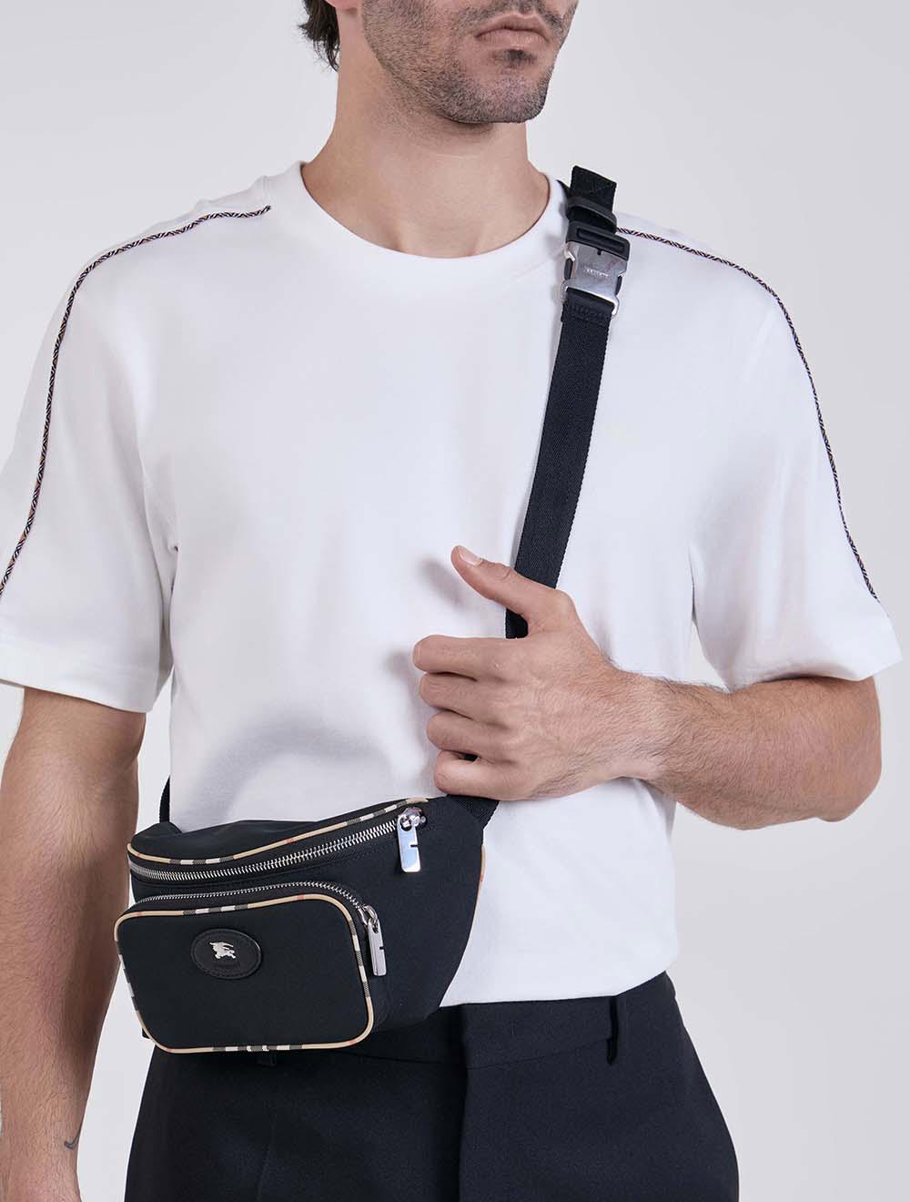 פאוץ' עם סרט משבצות