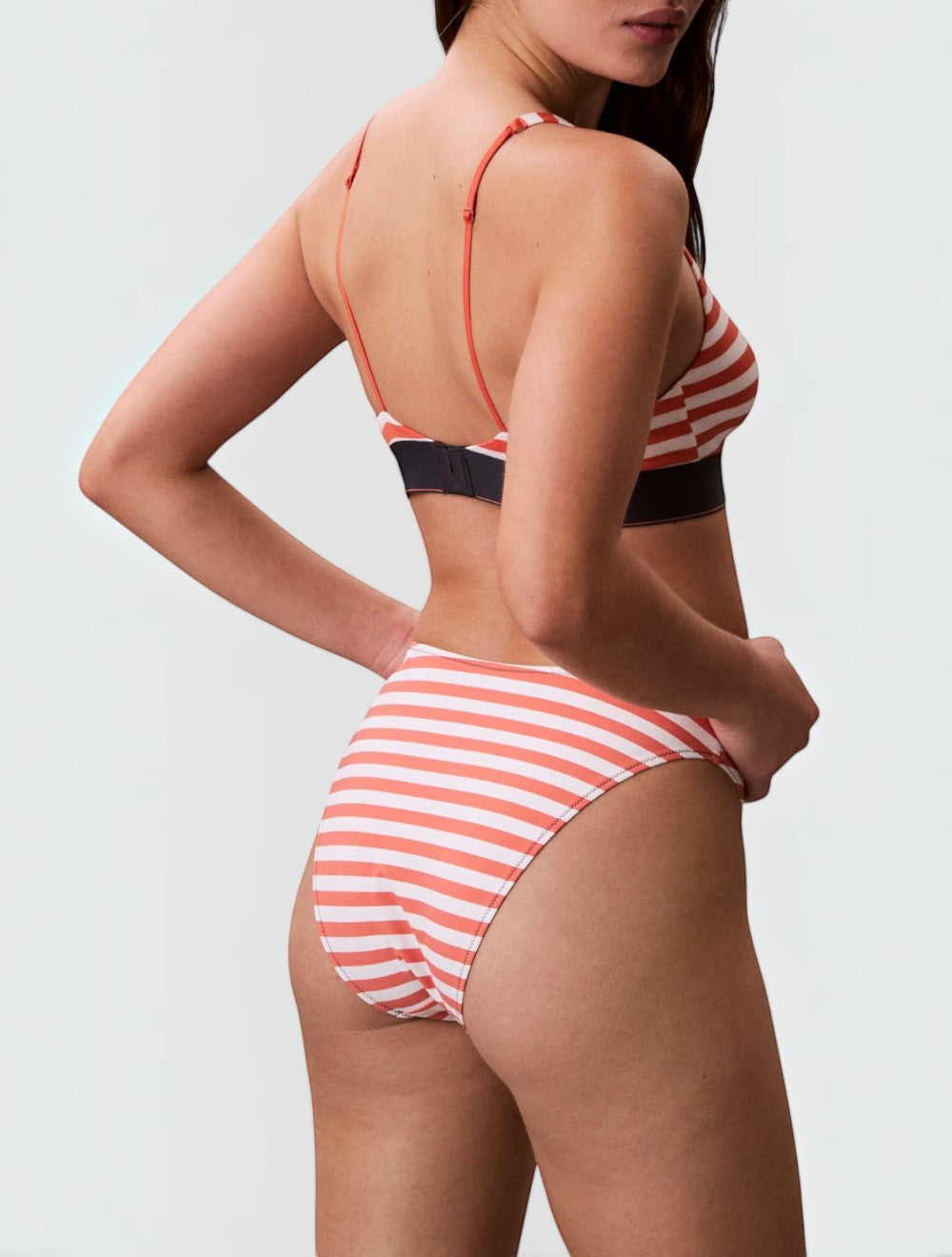 ביקיני ניילון גבוה Leg Bottoms