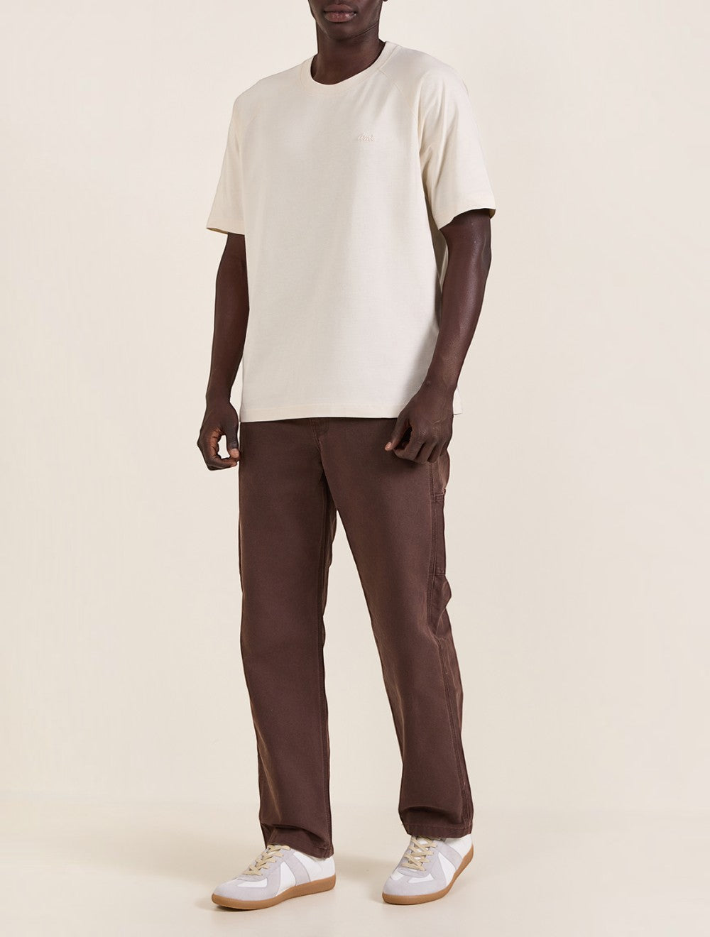 טי שירט כותנה עם Flatlock Seams