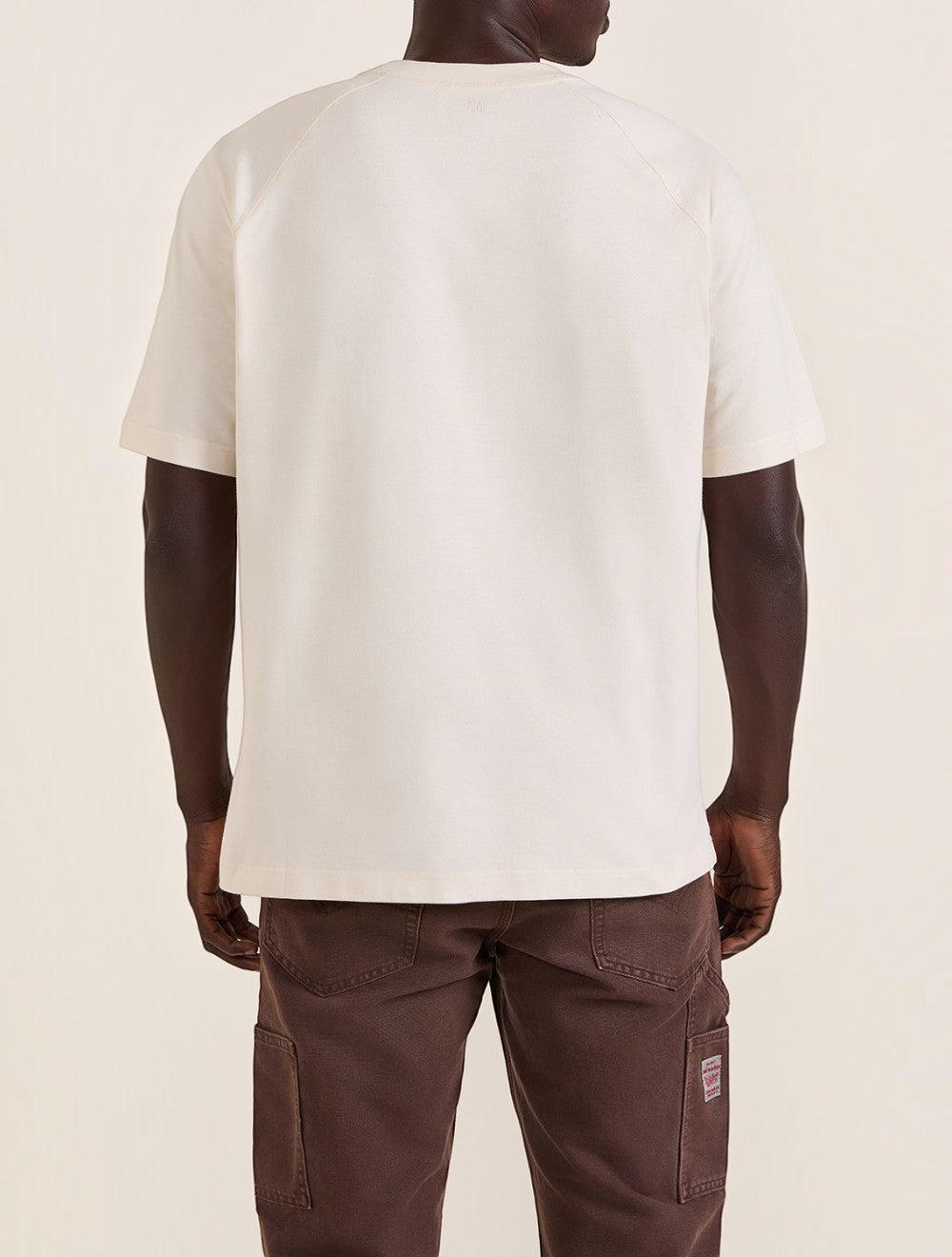 טי שירט כותנה עם Flatlock Seams
