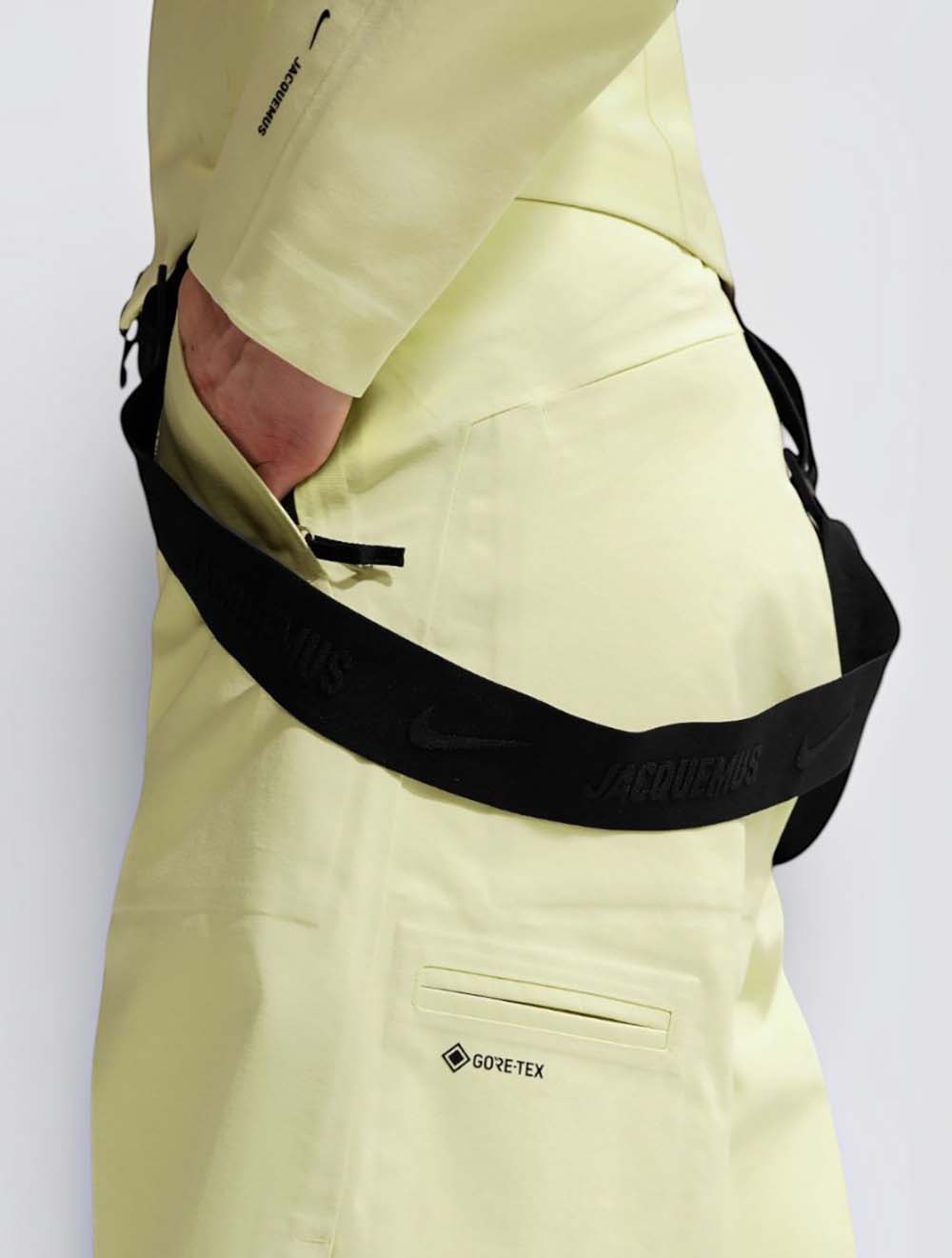 מכנסי ניילון GORE-TEX בשיתוף Jacquemus