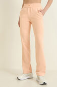 תמונת דוגמן קידמית של Softstreme High-Rise Pant Regular