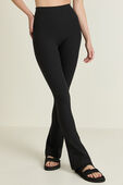 תמונת דוגמן קידמית של Align Ribbed Mini Flare Pant