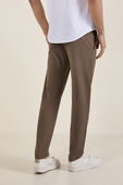 תמונת דוגמן אחורית של ABC Slim-Fit Trouser 32L *VersaTwill