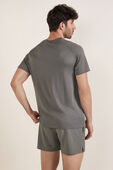 תמונת דוגמן אחורית של Metal Vent Tech Short-Sleeve Shirt