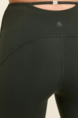 תמונת תקריב דוגמן של Smoothcover&trade; Back-Cutout HR Tight 28