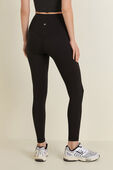 תמונת דוגמן אחורית של Align V Waist Pant 25