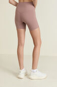 תמונת דוגמן אחורית של Align High-Rise Short 6