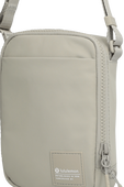 תמונת תקריב של Easy Access Crossbody Bag