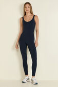 תמונת דוגמן קידמית של Align™ Bodysuit 25