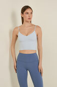 תמונת דוגמן קידמית של Align&trade; Cami Cropped Tank Top A/B Cup