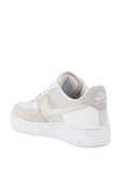 תמונה אחורית של Nike Air Force 1 07 In White And Sand