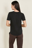 תמונת דוגמן אחורית של Love V-Neck T-Shirt