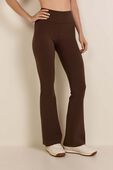 תמונת דוגמן קידמית של Groove Nulu High-Rise Flared Pant Regular