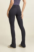 תמונת דוגמן אחורית של Align&trade; Mini-Flare Pant *Regular