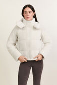 תמונת דוגמן קידמית של Wunder Puff Cropped Vest Textured Fleece