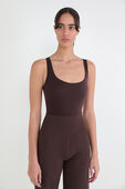 תמונת דוגמן קידמית של Wundermost Nulu Square-Neck Sleeveless Bodysuit