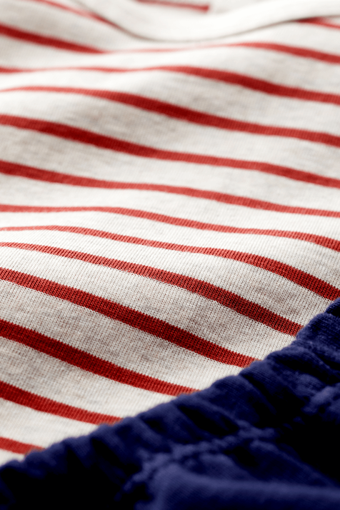 סט מכנסיים קצרים וחולצה בגווני שחור, אדום ולבן - גילאי NB-18 חודשים PETIT BATEAU