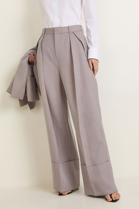 מכנסיים מחוייטים בגזרה רחבה