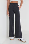 תמונת דוגמן קידמית של Ribbed Softstreme High-Rise Pant 32