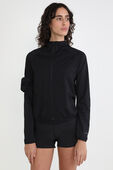 תמונת דוגמן קידמית של Classic-Fit Ventilated Running Jacket